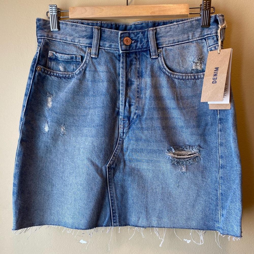 ✨BRAND NEW✨ H&M LIGHT BLUE DENIM SKIRT DISTRESSED